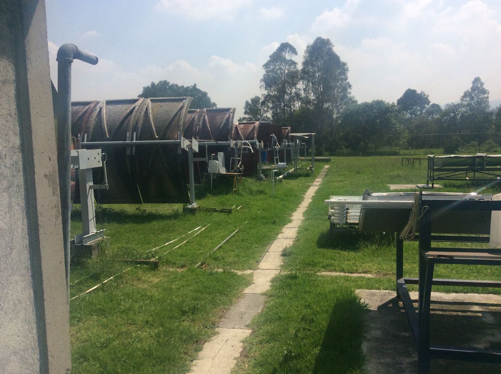 Colector solar parabólico armado en el Instituto de Ingeniería, UNAM
